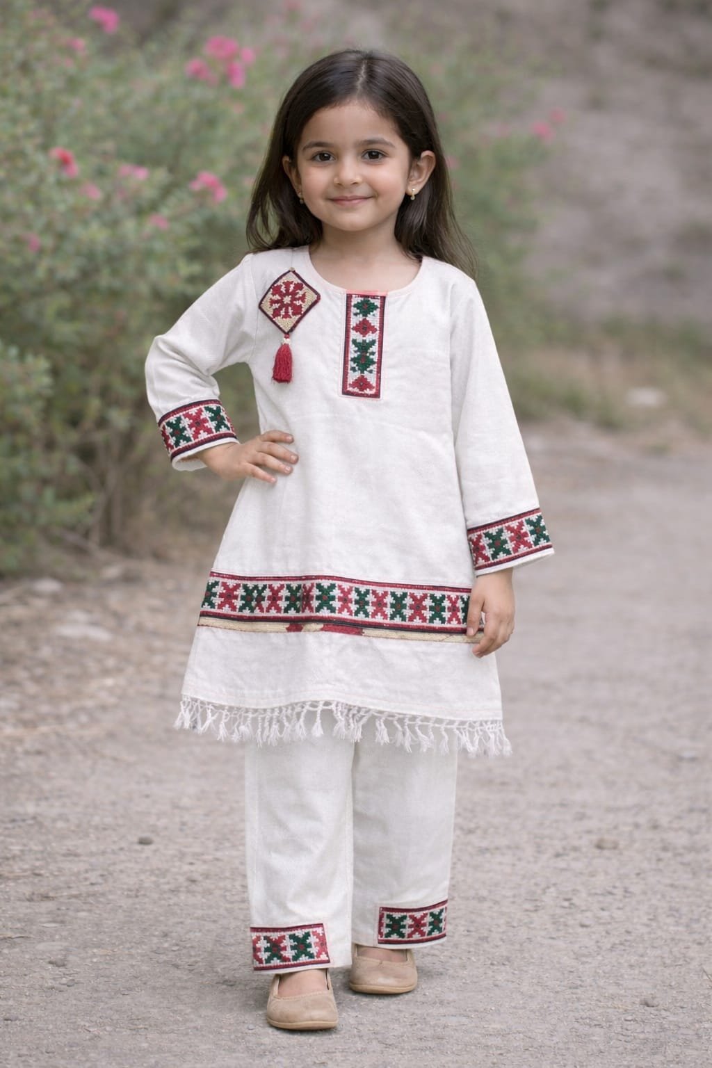 Triditional dress - Image 2